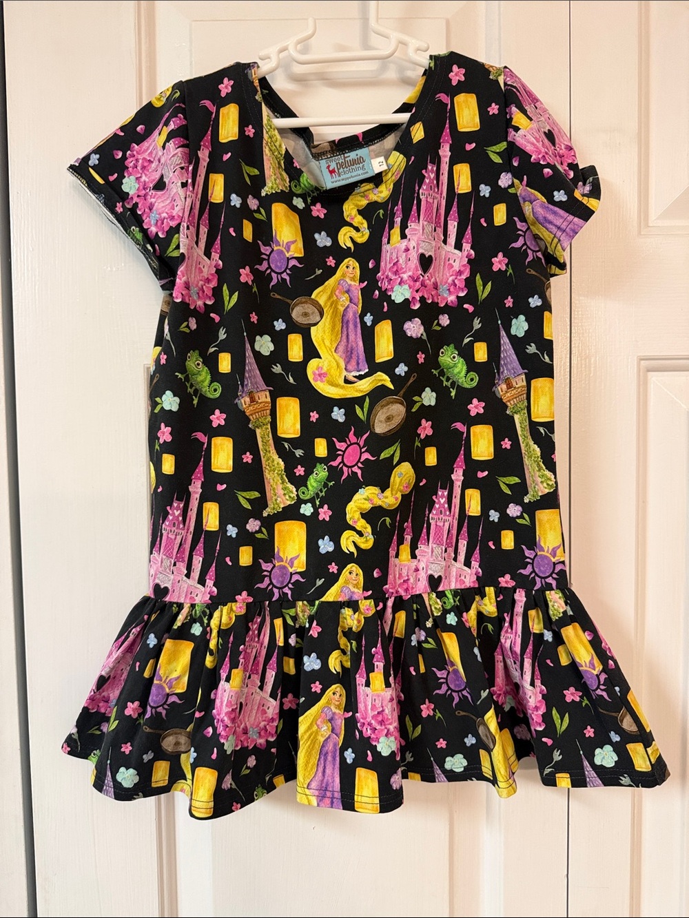Girls' Black Rapunzel-Print Ruffle-Hem Top